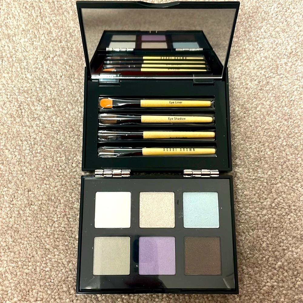 Bobbi Brown Bobbi’s Eye wardrobe Eye Palette new